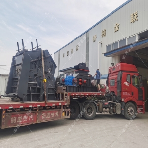 1000*700液壓對輥制砂機，1210反擊破發往四川