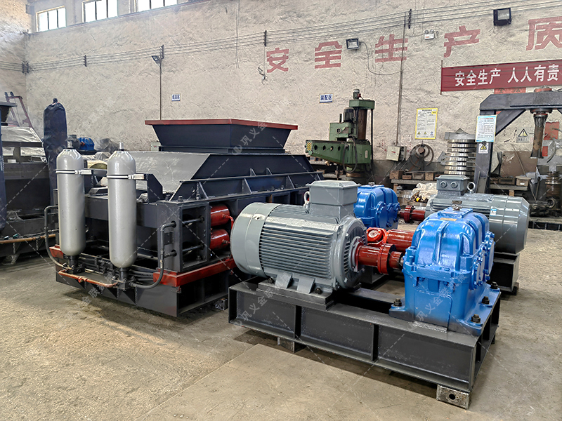2PG1000x700液壓直連式對(duì)輥破碎機(jī)發(fā)貨圖片
