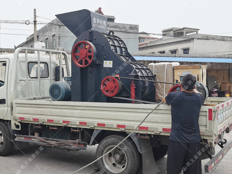 SCF1100X1000大型雙級(jí)粉碎機(jī)發(fā)貨圖片_發(fā)往甘肅平陽_破碎煤矸石