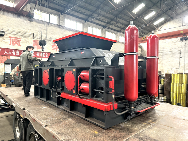 低轉(zhuǎn)速高壓力對輥制砂機(jī),憑什么成為高品質(zhì)機(jī)制砂的 “粒形守護(hù)神”? 低轉(zhuǎn)速高壓力對輥制砂機(jī),憑什么成為高品質(zhì)機(jī)制砂的 “粒形守護(hù)神”?